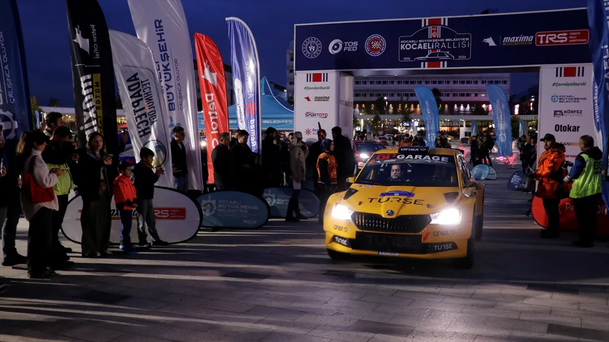 43. Kocaeli Büyükşehir Rallisi, seremonik startla başladı 43. Kocaeli Büyükşehir Rallisi, seremonik startla başladı