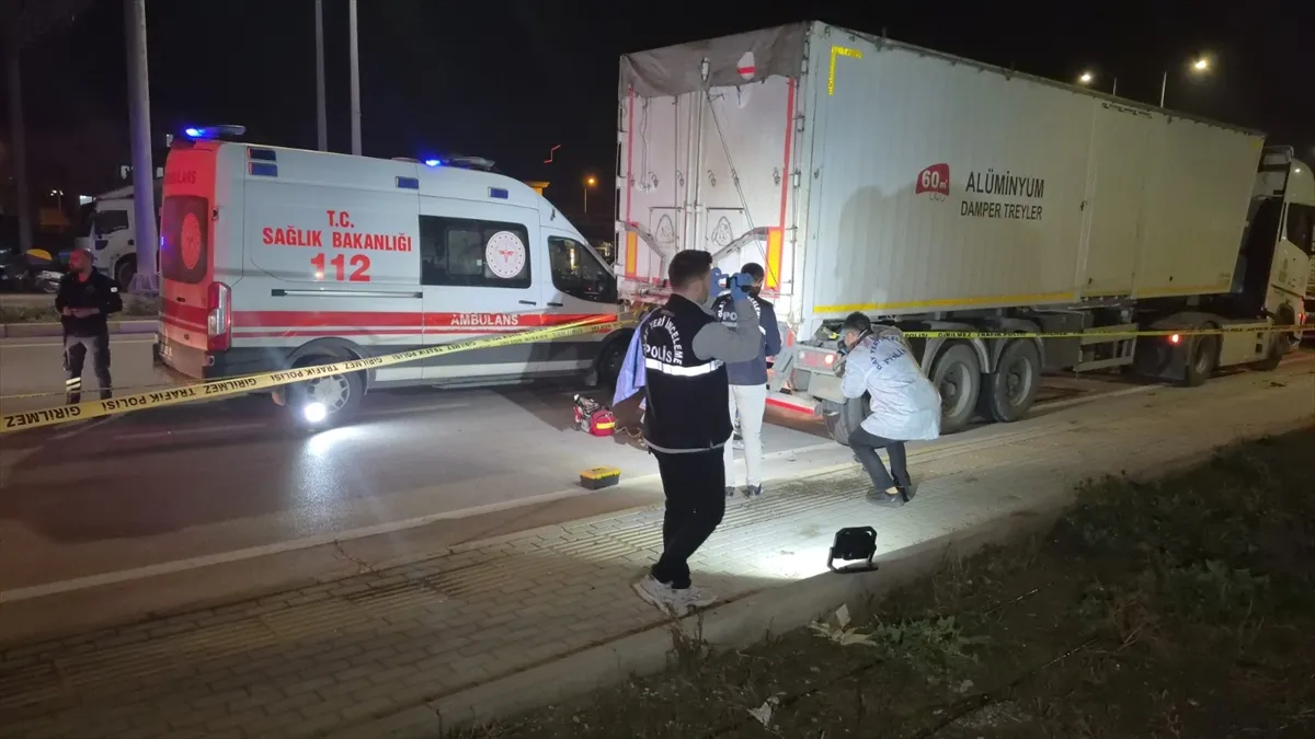 Balıkesir’de park halindeki tıra çarpan motosikletli öldü Balıkesir’de park halindeki tıra çarpan motosikletli öldü