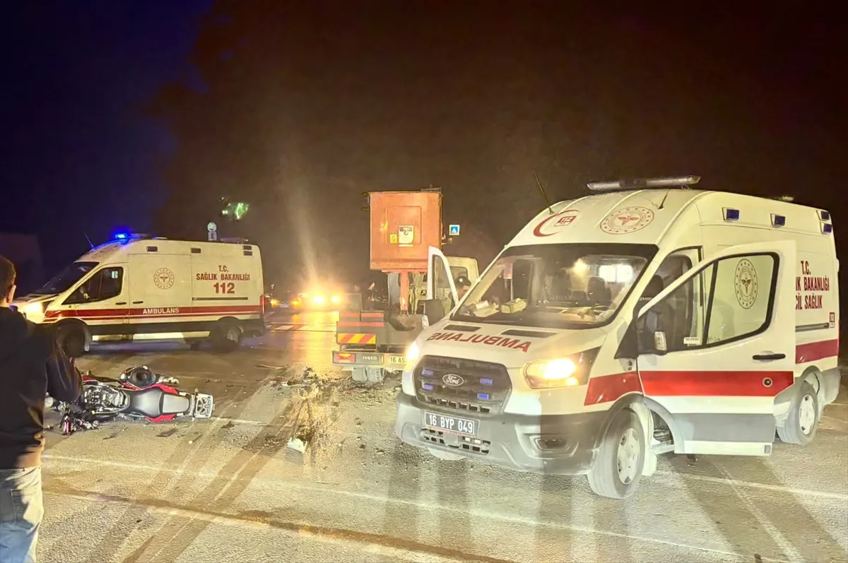 Bursa’da kamyonetle çarpışan motosikletteki 1 kişi öldü, 1 kişi yaralandı Bursa’da kamyonetle çarpışan motosikletteki 1 kişi öldü, 1 kişi yaralandı