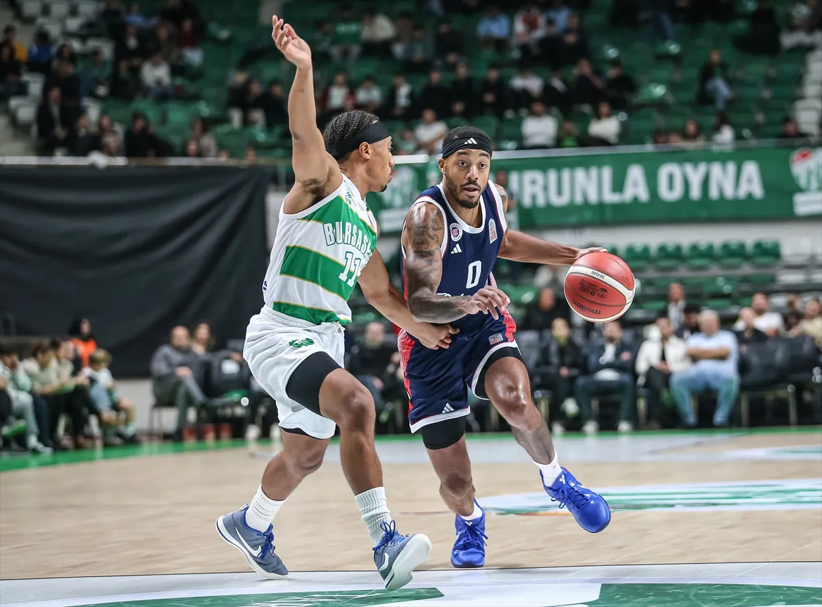 Bursaspor Basketbol - Bahçeşehir Koleji 4. kare