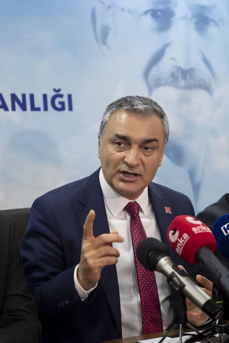 CHP Sözcüsü Sarı, İstanbul’da CHP’li belediyelere yönelik soruşturmalara ilişkin konuştu CHP Sözcüsü Sarı, İstanbul’da CHP’li belediyelere yönelik soruşturmalara ilişkin konuştu