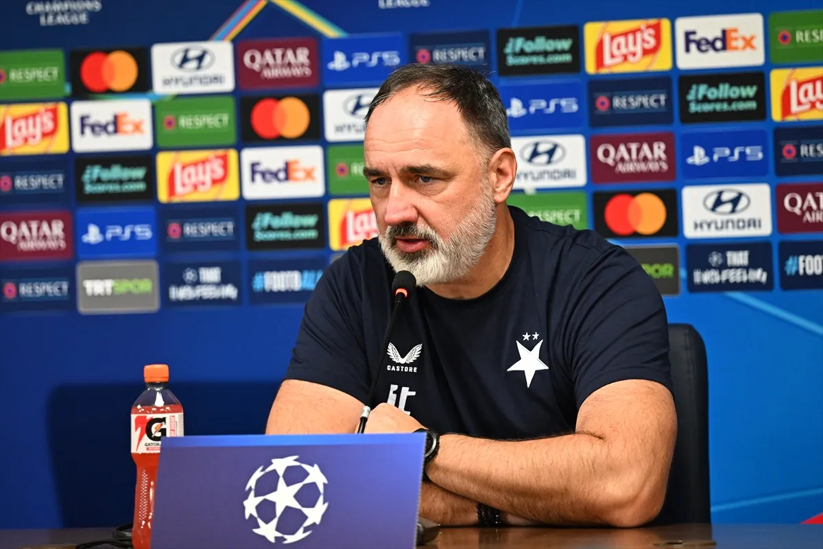 Slavia Prag Hocasından Fenerbahçe Maçı Sonrası Övgü Slavia Prag Hocasından Fenerbahçe Maçı Sonrası Övgü