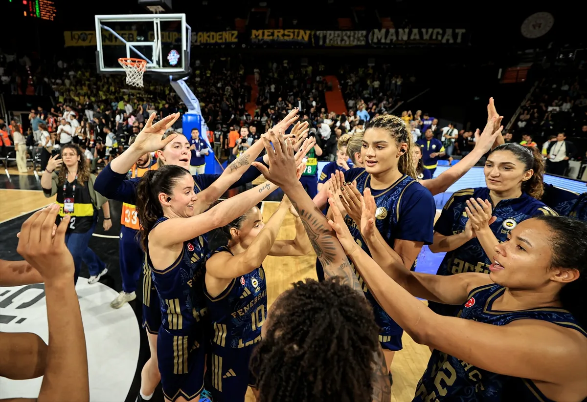 Fenerbahçe Tarfin, 2026 FIBA Kadınlar Süper Kupa’yı kaldırdı Fenerbahçe Tarfin, 2026 FIBA Kadınlar Süper Kupa’yı kaldırdı