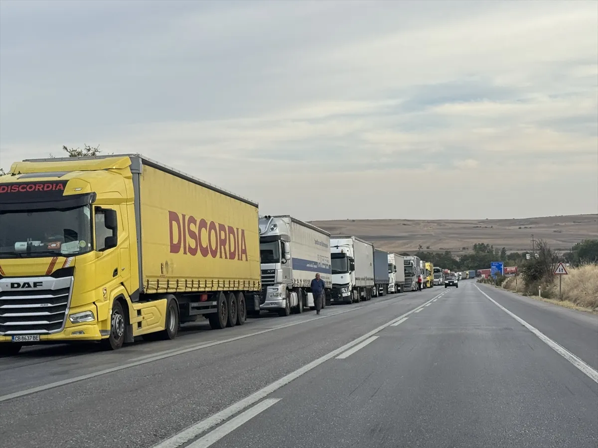 Hamzabeyli Sınır Kapısı’nda 30 kilometrelik tır kuyruğu oluştu Hamzabeyli Sınır Kapısı’nda 30 kilometrelik tır kuyruğu oluştu