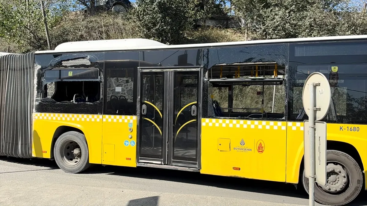 İstanbul’da İETT otobüsü kazasında 4 kişi yaralandı İstanbul’da İETT otobüsü kazasında 4 kişi yaralandı
