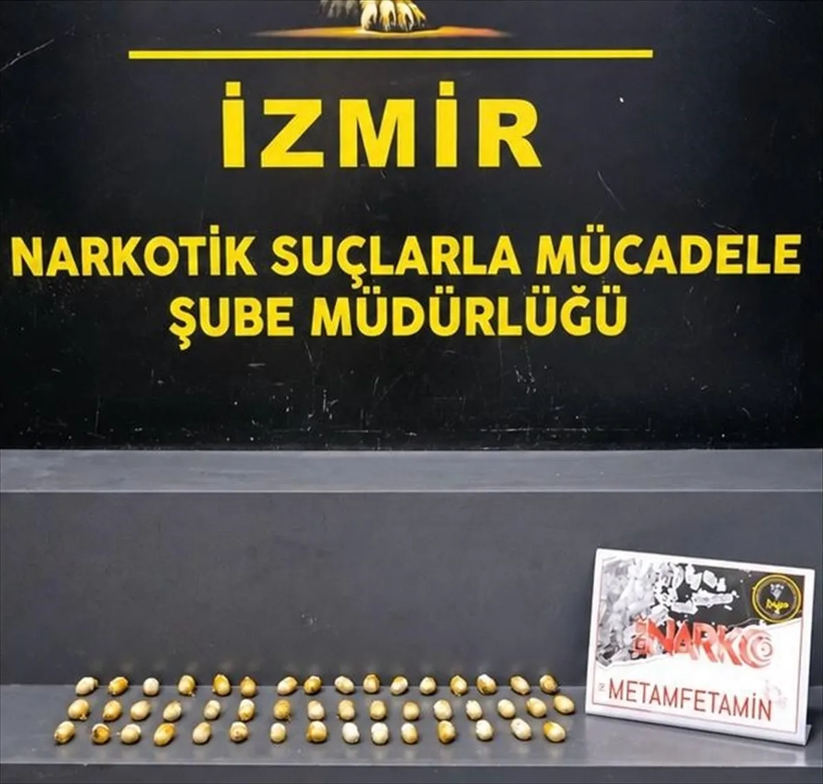 İzmir’de midesinden 322 gram uyuşturucu çıkan şüpheli tutuklandı İzmir’de midesinden 322 gram uyuşturucu çıkan şüpheli tutuklandı
