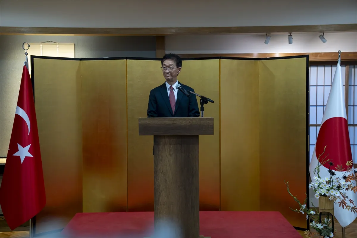Japonya’dan eski Tokyo Büyükelçisi Mercan’a Ankara’da nişan Japonya’dan eski Tokyo Büyükelçisi Mercan’a Ankara’da nişan