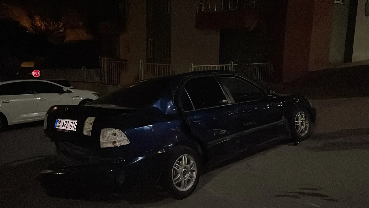 Kayseri’de yeni alınan otomobil kazaya karıştı: 3 yaralı Kayseri’de yeni alınan otomobil kazaya karıştı: 3 yaralı