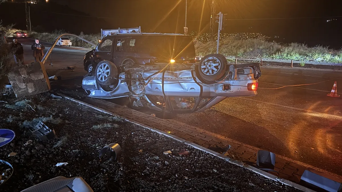 Kayseri’deki trafik kazasında 2 kişi yaralandı Kayseri’deki trafik kazasında 2 kişi yaralandı