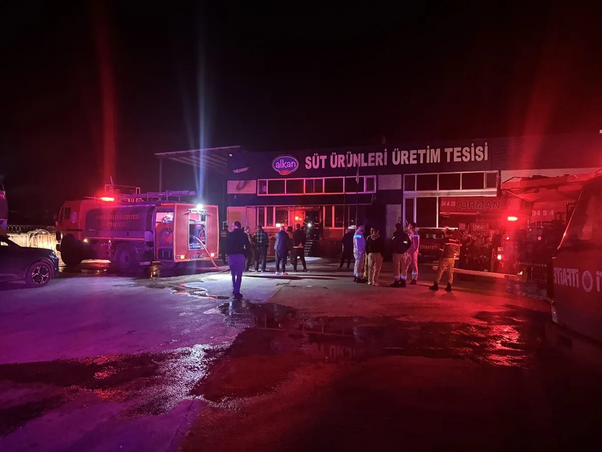 Kırklareli’nde süt ürünleri üretim tesisinde çıkan yangın söndürüldü Kırklareli’nde süt ürünleri üretim tesisinde çıkan yangın söndürüldü