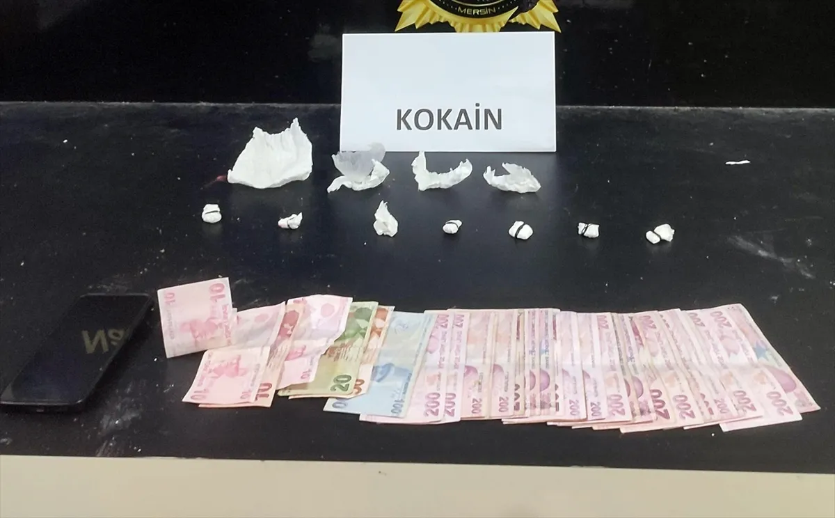 Mersin’de uyuşturucu operasyonunda yakalanan 3 zanlı tutuklandı Mersin’de uyuşturucu operasyonunda yakalanan 3 zanlı tutuklandı