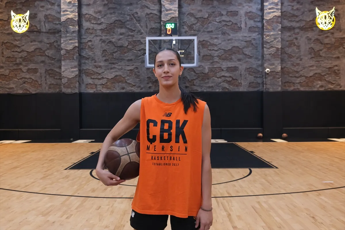 Milli asist rekortmeni Özek, Mersin ÇBK’da da forma mücadelesi veriyor Milli asist rekortmeni Özek, Mersin ÇBK’da da forma mücadelesi veriyor