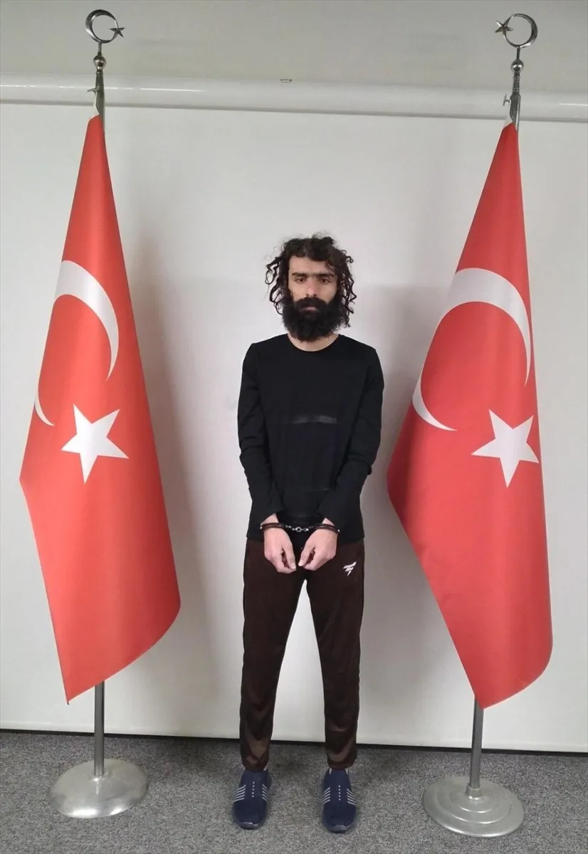 MİT, DEAŞ’lı Uğur Bahadır’ı Afganistan-Pakistan’da yakaladı MİT, DEAŞ’lı Uğur Bahadır’ı Afganistan-Pakistan’da yakaladı