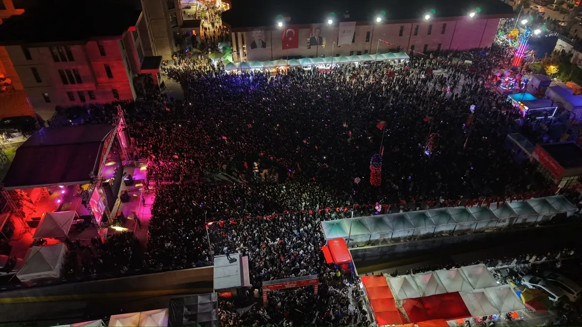 Niğde 6. Gastronomi Festivali’nde Sagopa Kajmer konser verdi Niğde 6. Gastronomi Festivali’nde Sagopa Kajmer konser verdi