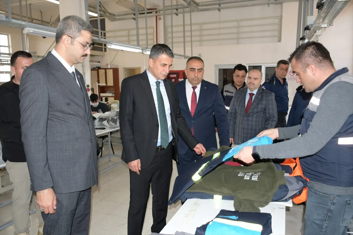 Niğde Cumhuriyet Başsavcısı Tuncay, açık ceza infaz kurumu iş yurdu atölyelerini ziyaret etti Niğde Cumhuriyet Başsavcısı Tuncay, açık ceza infaz kurumu iş yurdu atölyelerini ziyaret etti