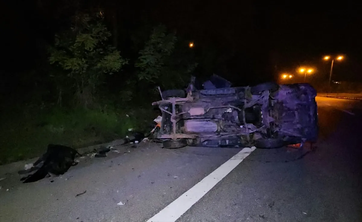 Sakarya’da kaza sonrası yol kenarında bekleyen sürücü tırın çarpması sonucu öldü Sakarya’da kaza sonrası yol kenarında bekleyen sürücü tırın çarpması sonucu öldü