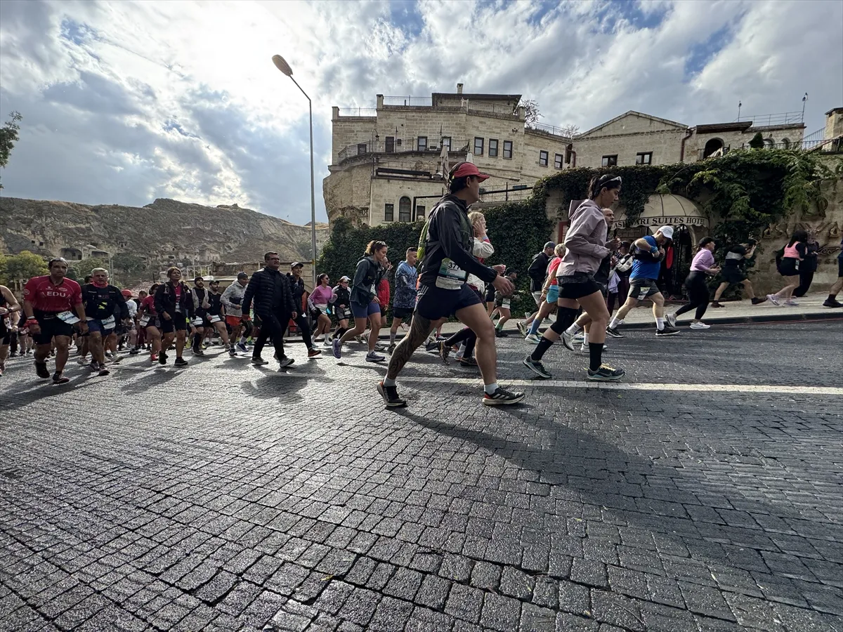 Kapadokya Ultra Trail’de 14 kilometrelik koşuyla start verildi Kapadokya Ultra Trail’de 14 kilometrelik koşuyla start verildi