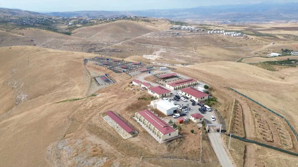 Siirt Valisi Kızılkaya, Sokak Hayvanları Bakım ve Rehabilitasyon Merkezi’ni ziya