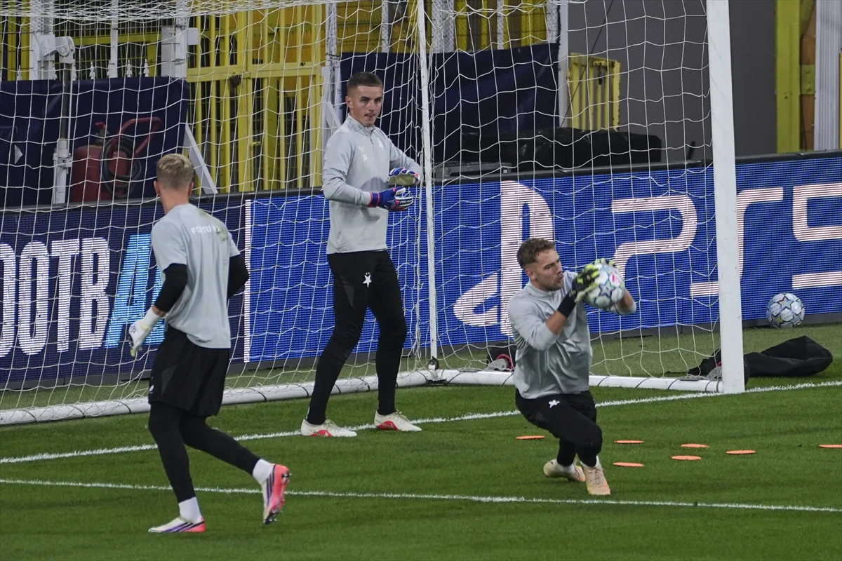 Slavia Prag, Fenerbahçe maçının hazırlıklarını tamamladı Slavia Prag, Fenerbahçe maçının hazırlıklarını tamamladı