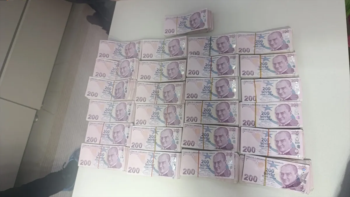 Terör örgütü DEAŞ’ın finansman faaliyetlerine yönelik soruşturmada 16 şüpheli gözaltına alındı Terör örgütü DEAŞ’ın finansman faaliyetlerine yönelik soruşturmada 16 şüpheli gözaltına alındı