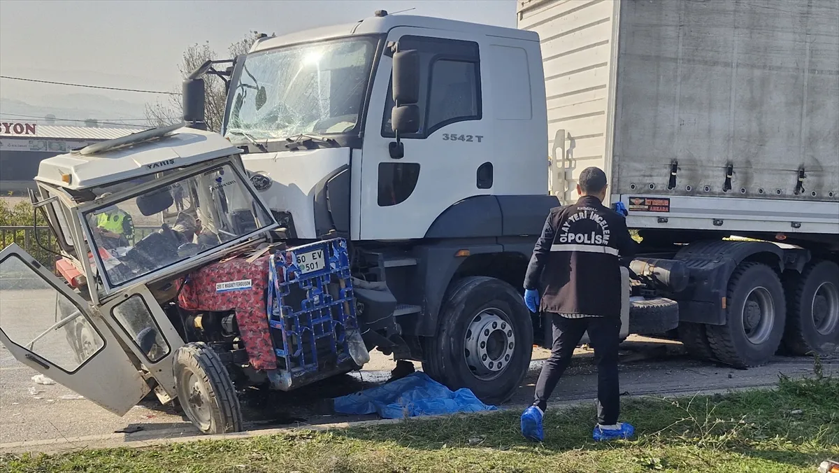 Tokat’ta tır ile traktör çarpıştı: 2 ölü Tokat’ta tır ile traktör çarpıştı: 2 ölü