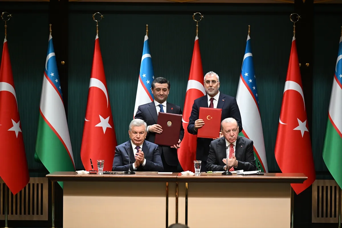 Türkiye ile Özbekistan arasında 5 anlaşma imzalandı Türkiye ile Özbekistan arasında 5 anlaşma imzalandı