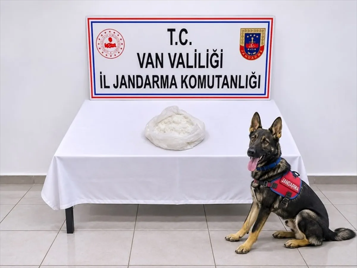 Van’da Otobüste 1 Kilo 32 Gram Sentetik Uyuşturucu Ele Geçirildi Van’da Otobüste 1 Kilo 32 Gram Sentetik Uyuşturucu Ele Geçirildi