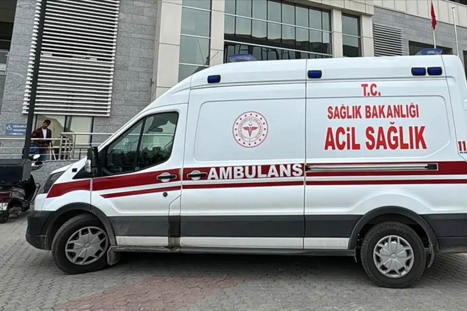 Aydın’da evin balkonuna çarpan otomobilin sürücüsü yaralandı Aydın’da evin balkonuna çarpan otomobilin sürücüsü yaralandı