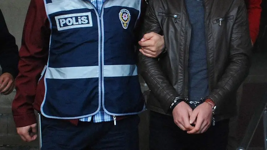 Bağcılar’daki cinayetin şüphelisi yurt dışına kaçmaya hazırlanırken yakalandı Bağcılar’daki cinayetin şüphelisi yurt dışına kaçmaya hazırlanırken yakalandı