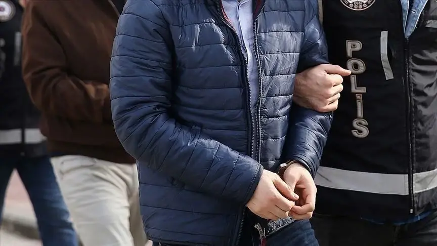 Çekmeköy’de aracının gizli bölmesinde uyuşturucu bulunan zanlı gözaltına alındı Çekmeköy’de aracının gizli bölmesinde uyuşturucu bulunan zanlı gözaltına alındı