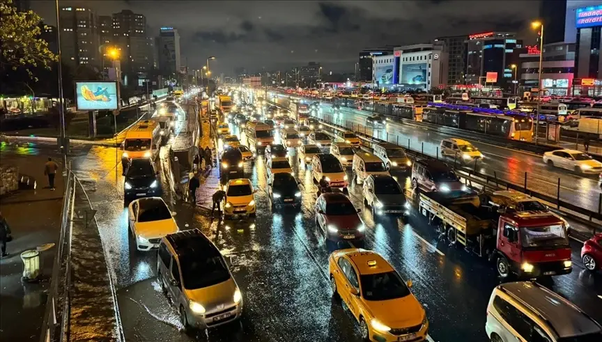 Esenyurt’ta zincirleme trafik kazasında 4 kişi yaralandı Esenyurt’ta zincirleme trafik kazasında 4 kişi yaralandı