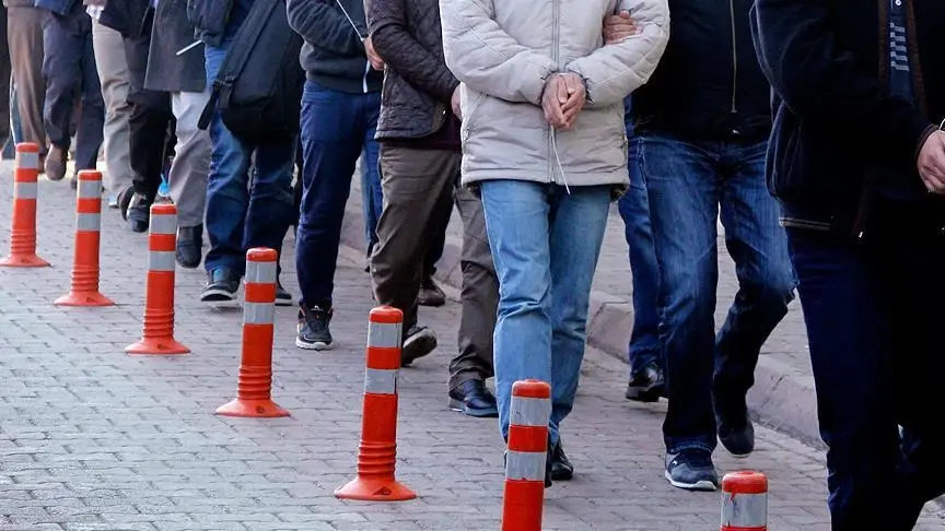 Şanlıurfa’da 8 yaşındaki çocuğun darbedildiği iddiasına ilişkin 3 kişi gözaltına alındı Şanlıurfa’da 8 yaşındaki çocuğun darbedildiği iddiasına ilişkin 3 kişi gözaltına alındı
